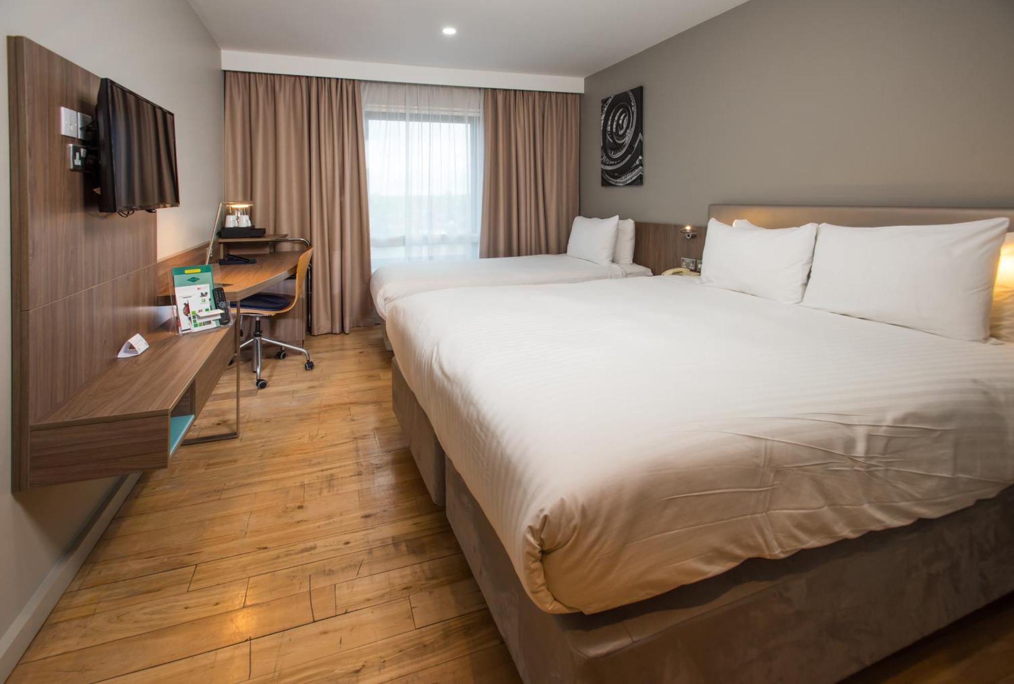 Camera Standard con Letto Matrimoniale e Letto Singolo